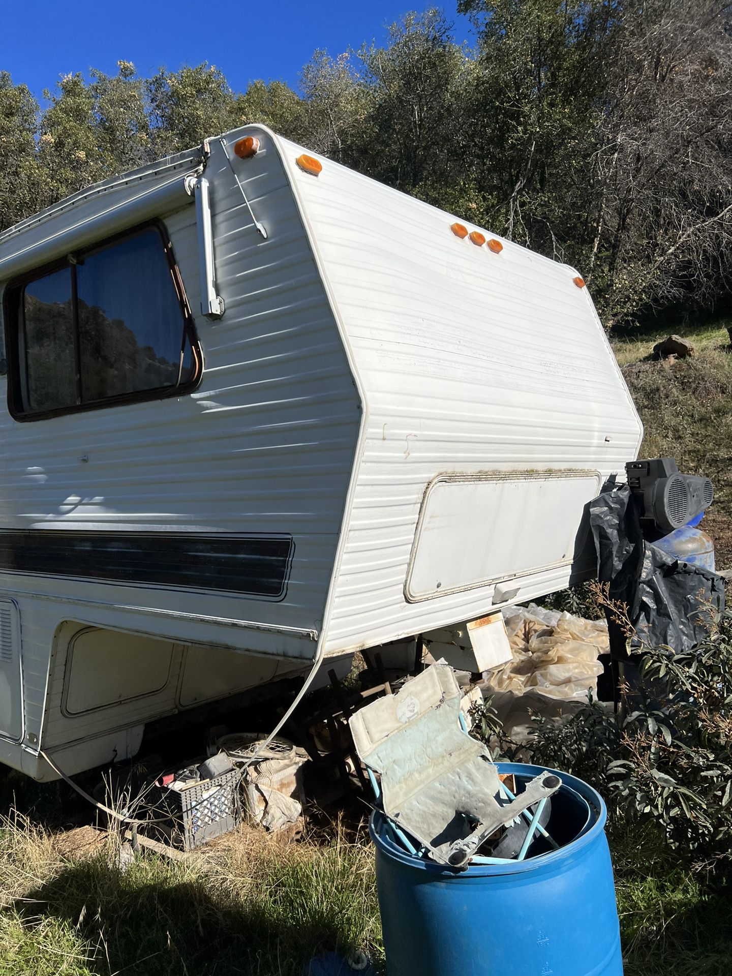 Trailer / Rv Has Rat Poop And Is Rottened May Need To Be Rebuilt Or Cleaned . 