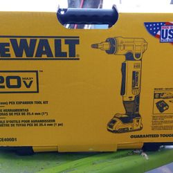 DeWalt 20 Volt L 1 Inch 25.4 Mm PEX Expander Tool Kit DeWalt 20 Volt Max 1 In 25.4 Mm PEX Expander Tool Kit Includes Battery To Amp Battery And Charge