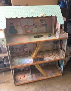 Doll house —- casa de muñecas
