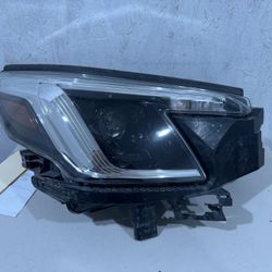 2020 Subaru Forester right Headlight 