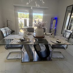 Dining room set glass table with 4 gray chairs