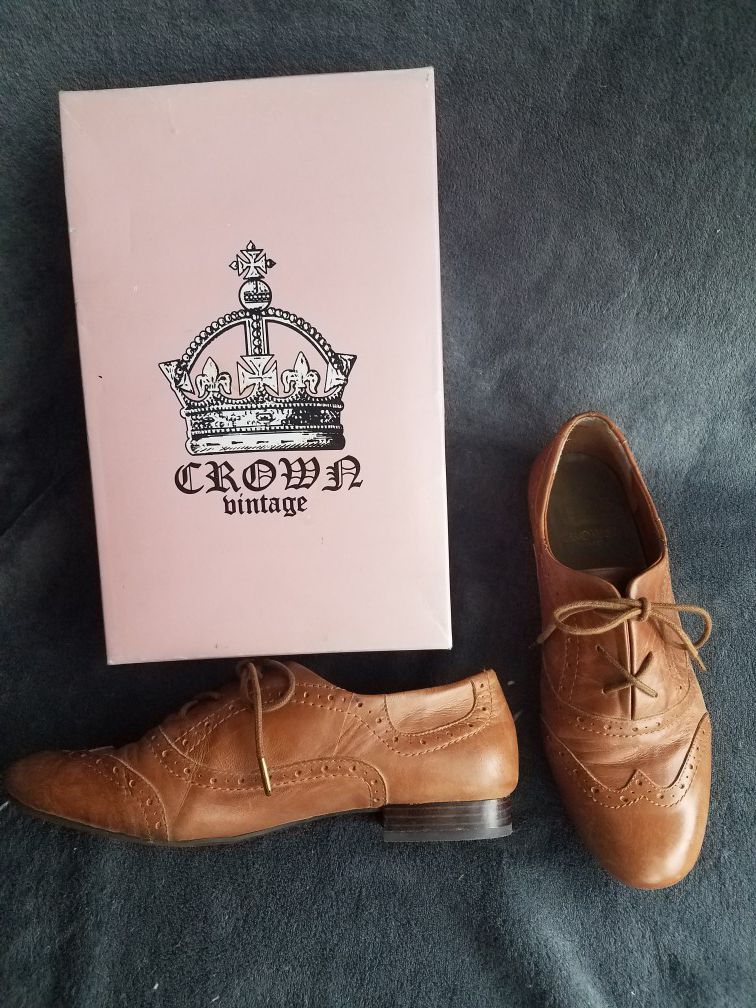 Crown Vintage Oxfords, womens size 11