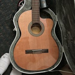 Lucero Classical Guitar (model: Lc235sce)