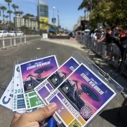 Comic Con  Sunday Badges 