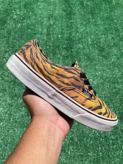 VANS AUTHENTIC “ANIMAL PRINT” (Size 4.5, Youth)