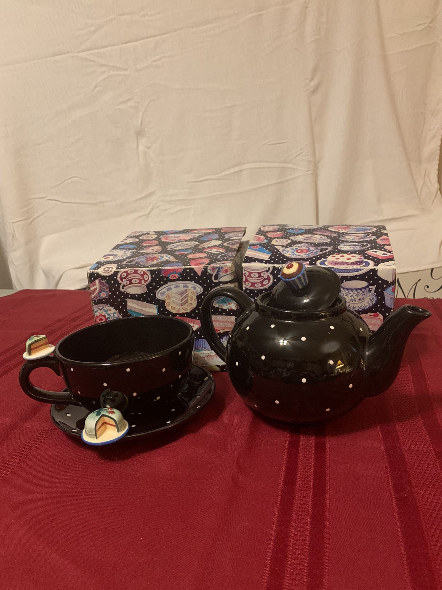 Tea Pot & Cup & Saucer Department 56