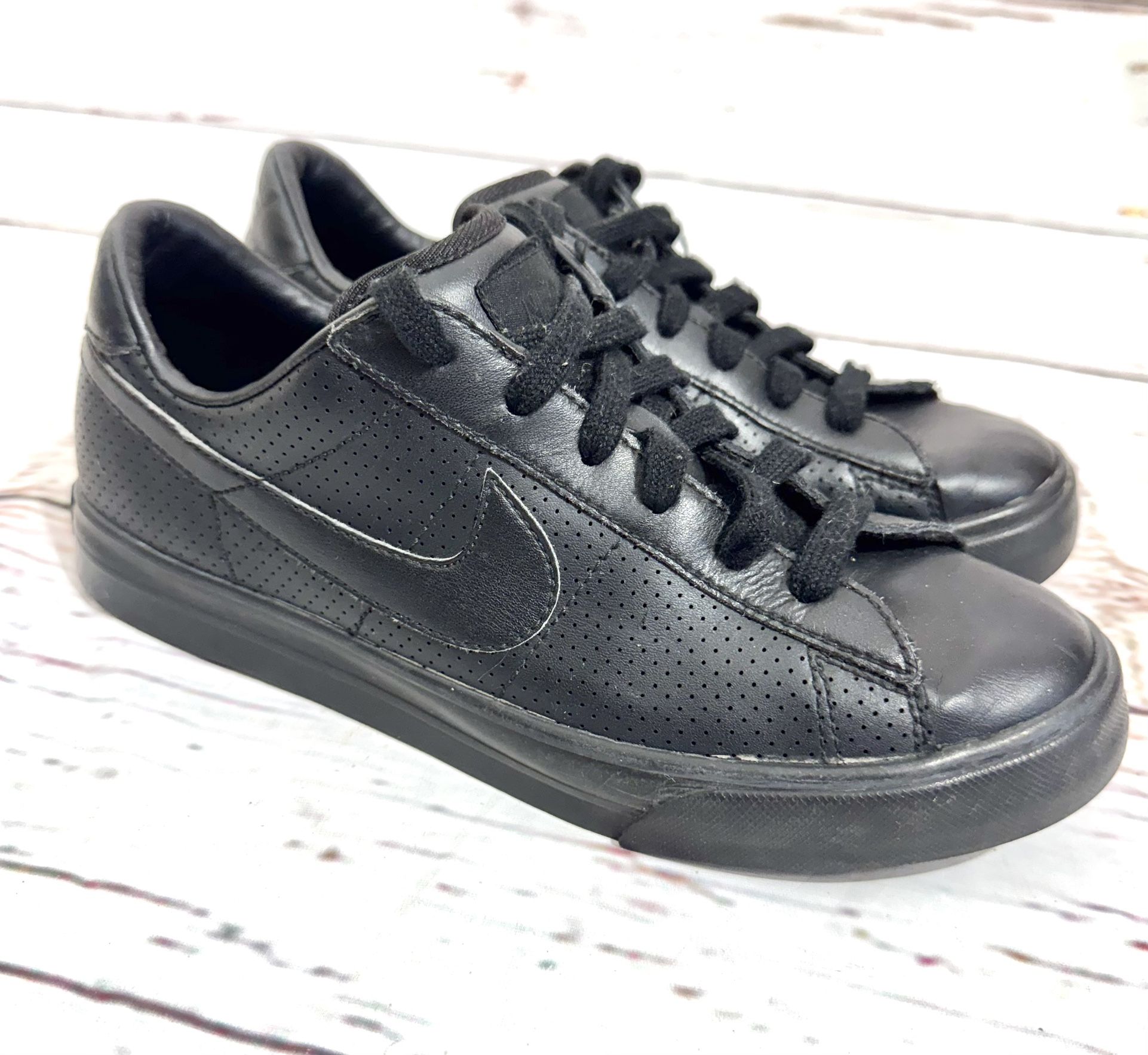 NIKE SWEET CLASSIC (GS/PS) 367314-010 BLACK LEATHER SHOE YOUTH KIDS SZ 6.5Y