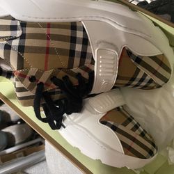 Burberry shoes Size 44