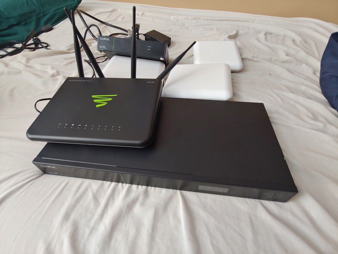 Luxul Networking System, Router, Wifi Access points and POE switch