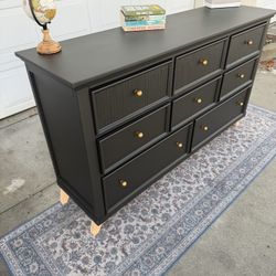 Modern 8 Drawer Dresser