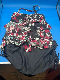 Island Escape women’s floral 2- piece swimsuit 8