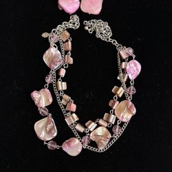 Beautiful Necklace And Earrings That. Gently Used.