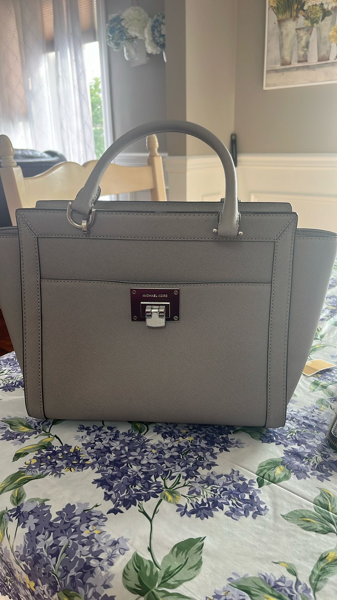 Michael Kors Gray 10x13