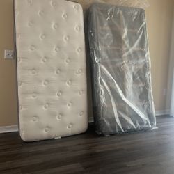 Twin mattress and box spring