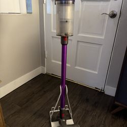 Dyson V8 Cordless Stick Vacuum