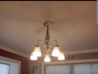 CHANDELEIR WITH 5 LIGHTS, $12