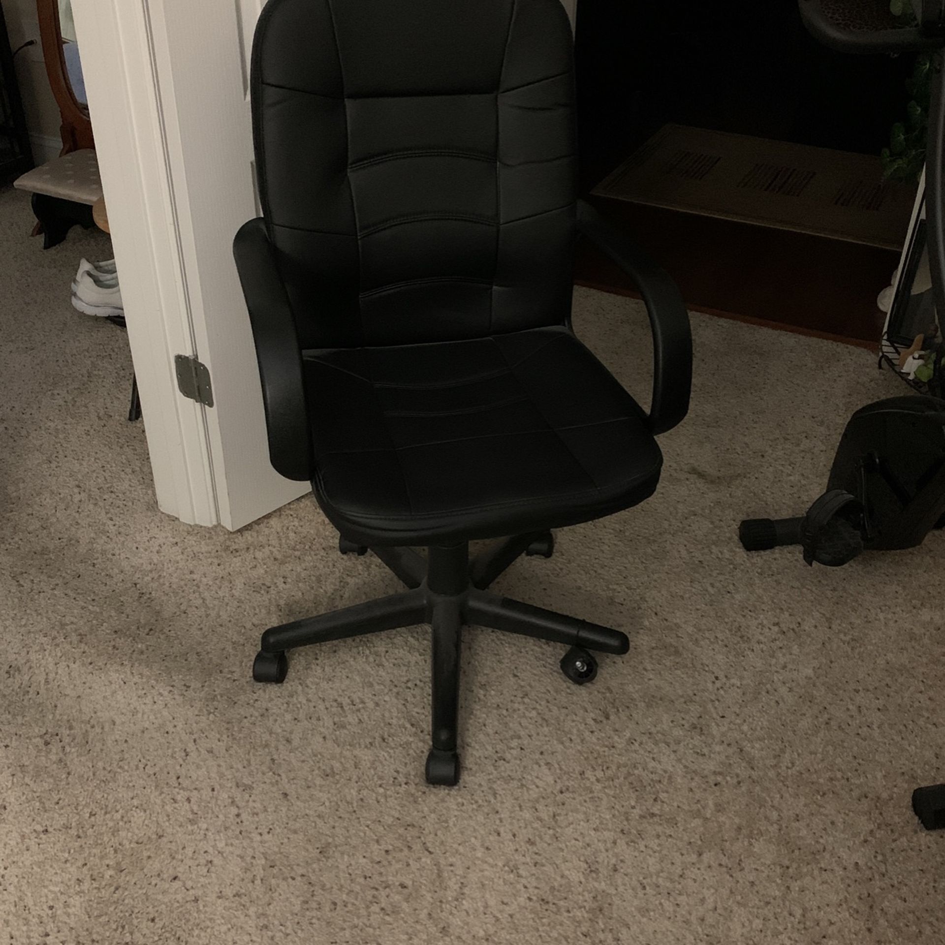 Free Black Desk Chair  with a broken wheel