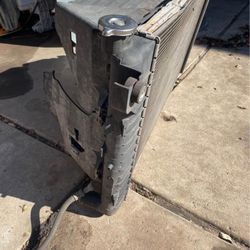 2 Gen Dodge Ram 1500 94 To 2001  Radiator Complete With Fan Shroud And Windshield Reservoir 