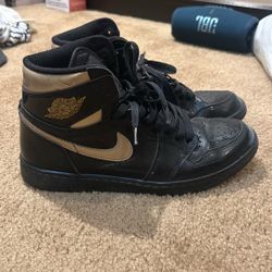 Jordan 1 Retro High Black And Gold