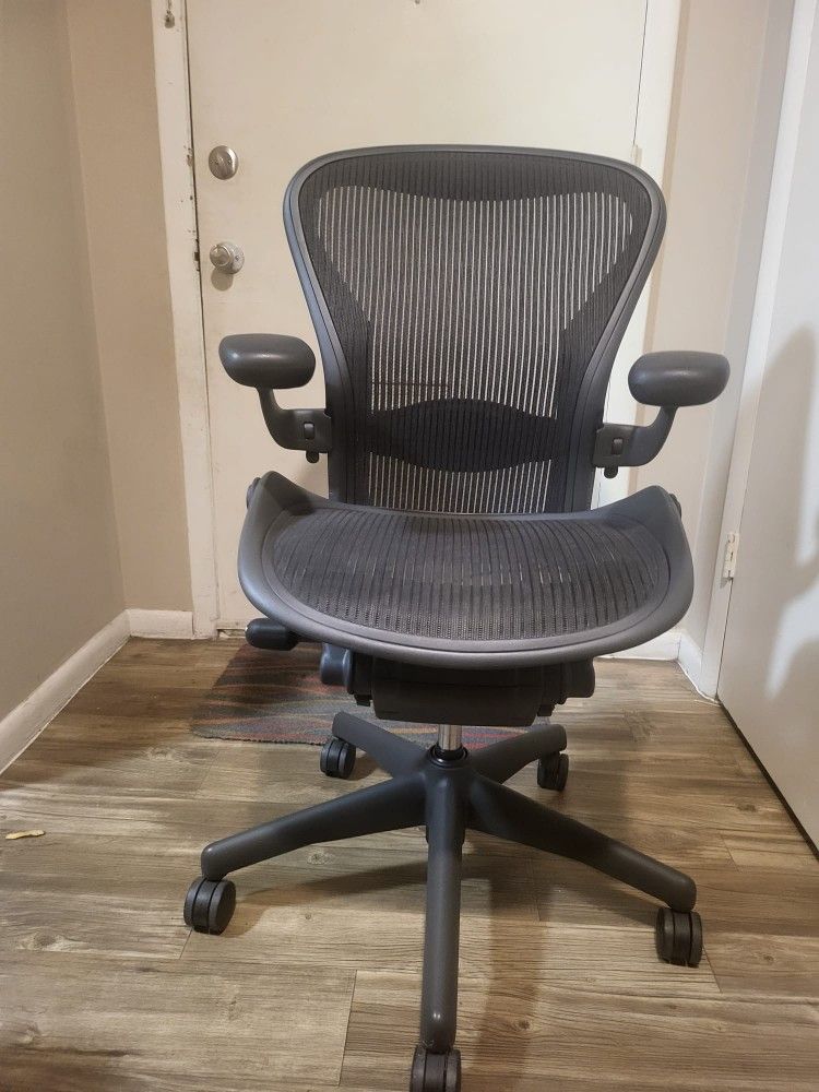 Herman Miller Aeron Chair Size B