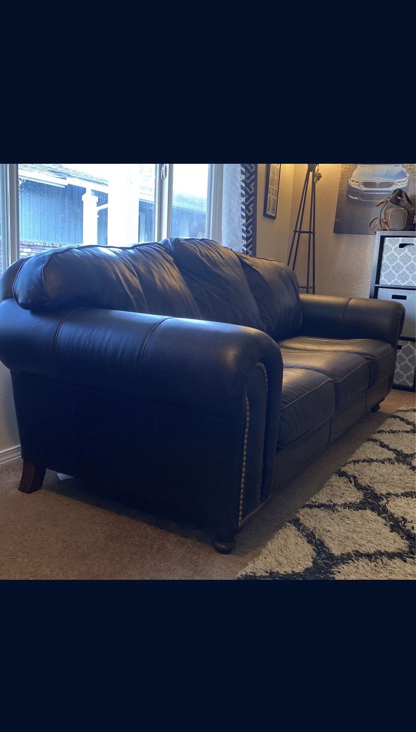 Leather Couch for Sale in Edgewood, WA OfferUp