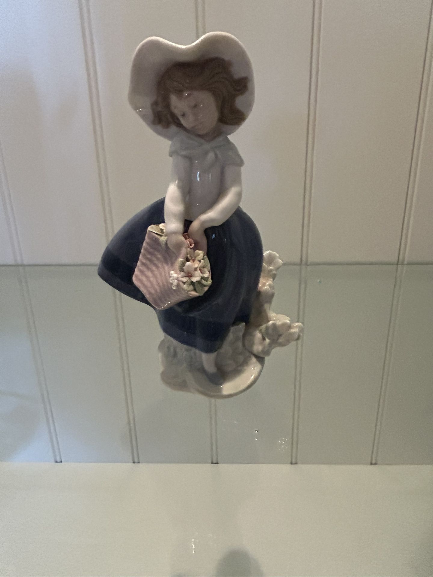 Lladro Figurine Pretty Pickings