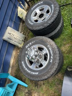 Set of 4 truck tires LT295/70R17