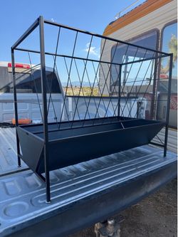 Pasture Hay/Grain Feeder 2 in 1