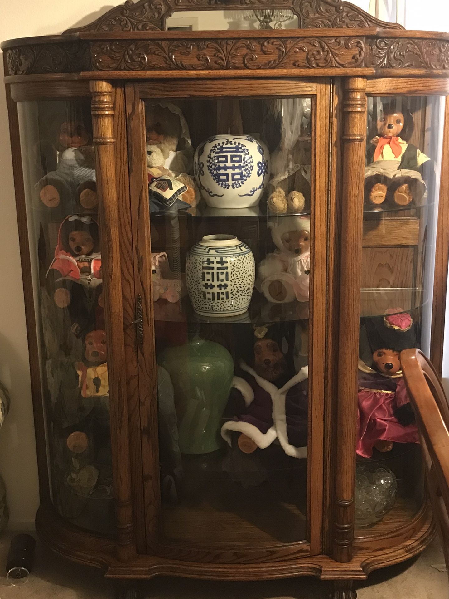 Beautiful Antique Oak China Cabinet Cir 1920’s - 1940’s