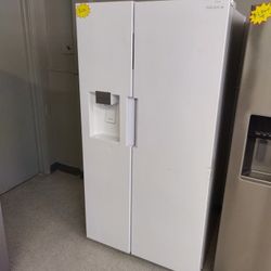INSIGNIA WHITE SIDE BY SIDE REFRIGERATOR OPEN BOX REFRIGERATOR OPEN BOX ITEM FHQ61