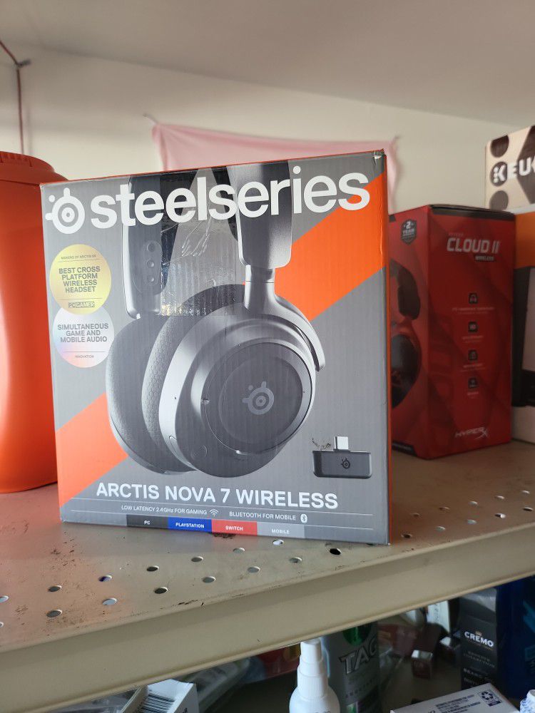Steelseries Arctic Nova Wireless Gaming Bluetooth Headset 