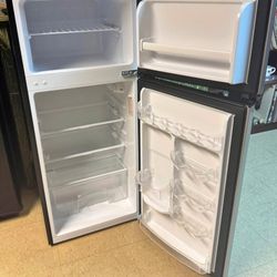 Magic Chef Refrigerator 
