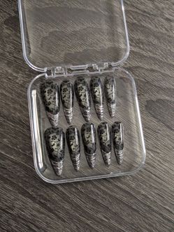 Press on Nails - Sizes S,M,L - CASH ONLY - 75th Ave and Peoria