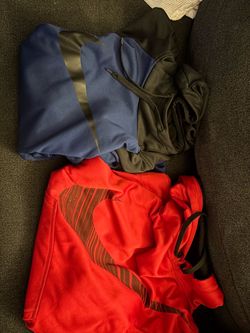 2 Nike 2x Sweaters