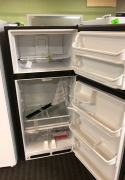 Frigidaire Refrigerator model LFTR1821TF YJ for Sale in Fort