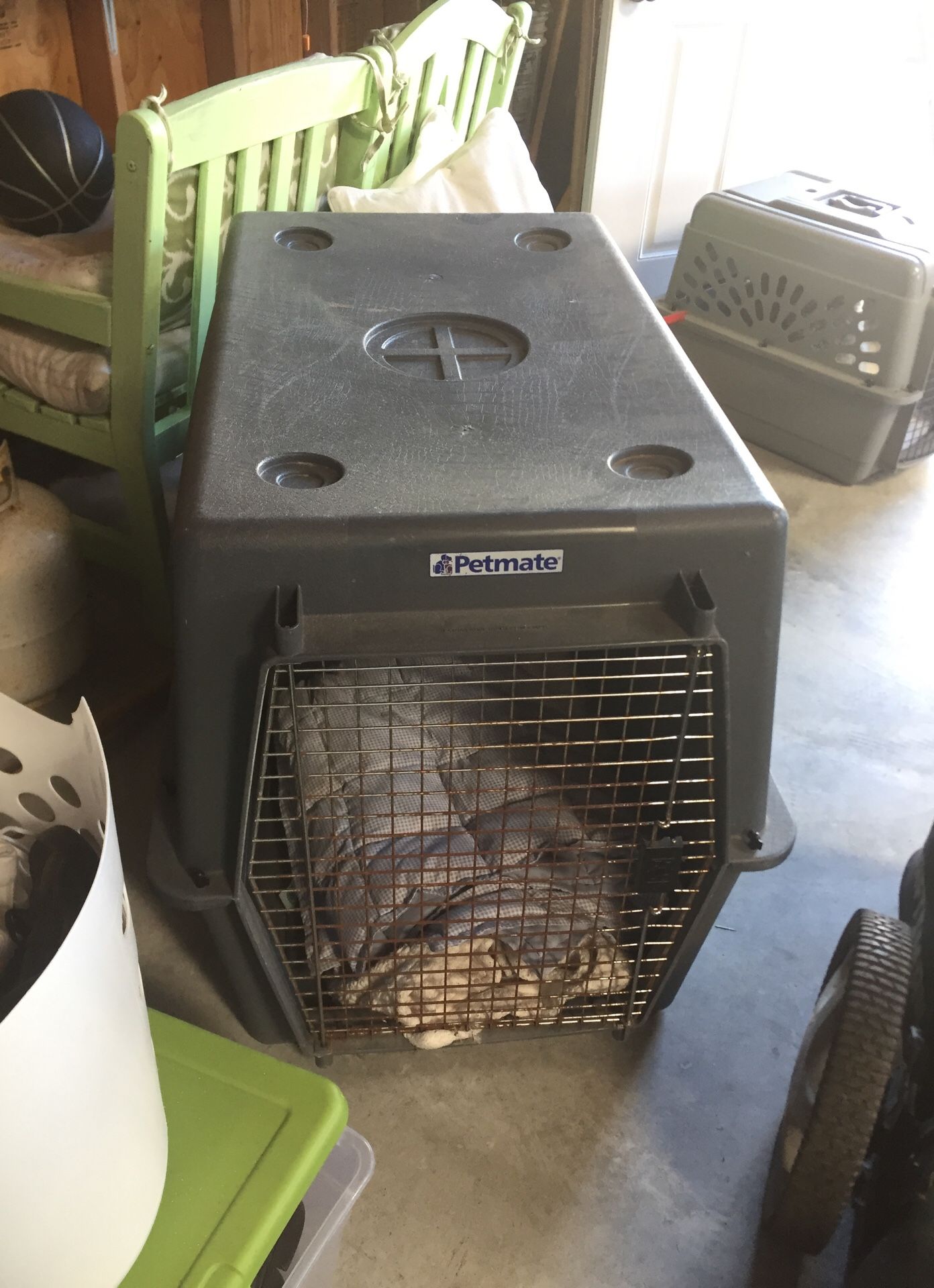 Extra large dog crate used only a few times has been sitting inside my garage no longer need Pet mate is the brand high quality