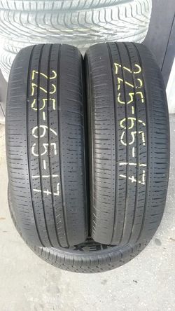 Pair of used 225 65 17 Kumho tires
