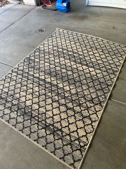 Area Rug 5’x7’