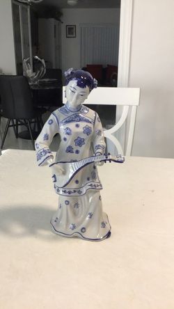 Vintage Porcelain Figurine Chinese Lady Musician   #174. #4