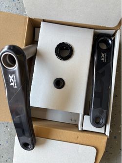 Shimano XT FC-M8200 cranks