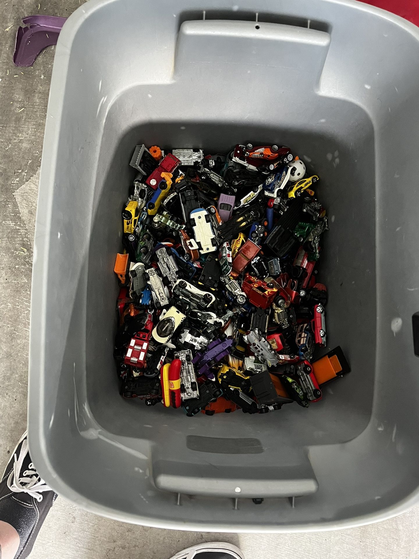 Tub Of Hotwheels ~100+ Varying Conditions