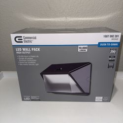 250W LED Dusk-to-Dawn Outdoor Wall Light – 10,000 Lumens – Brand New