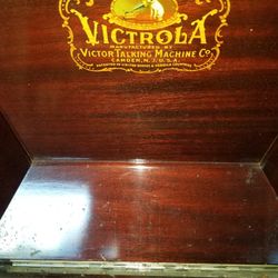 1915 Victrola  Record player 