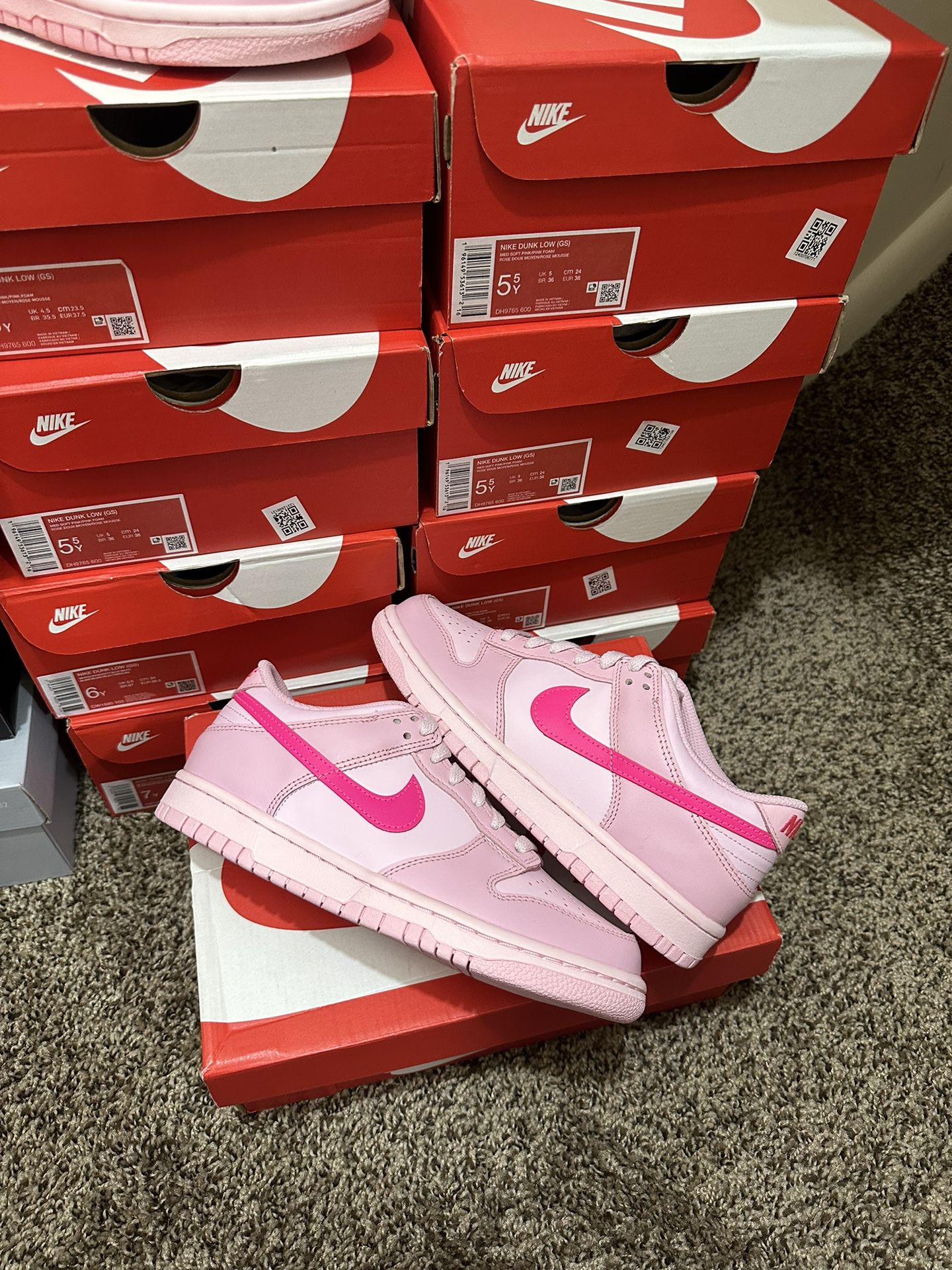 Nike Dunk Triple Pink 