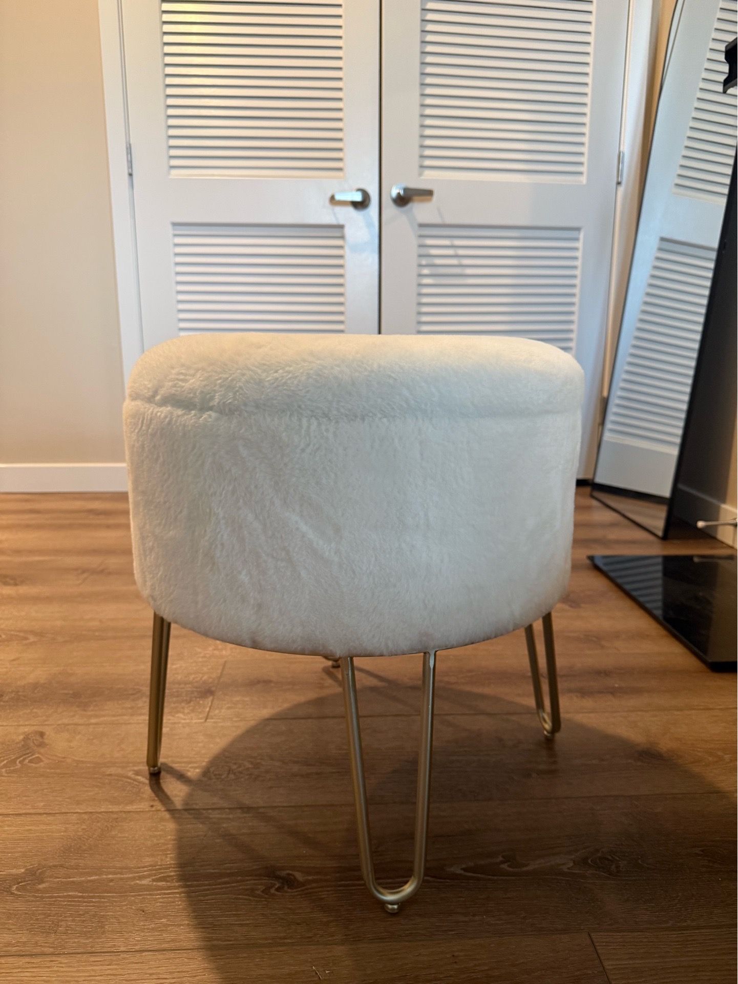 Vanity stool chair