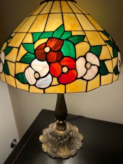 Tiffany-Style Stained Glass Table Lamp