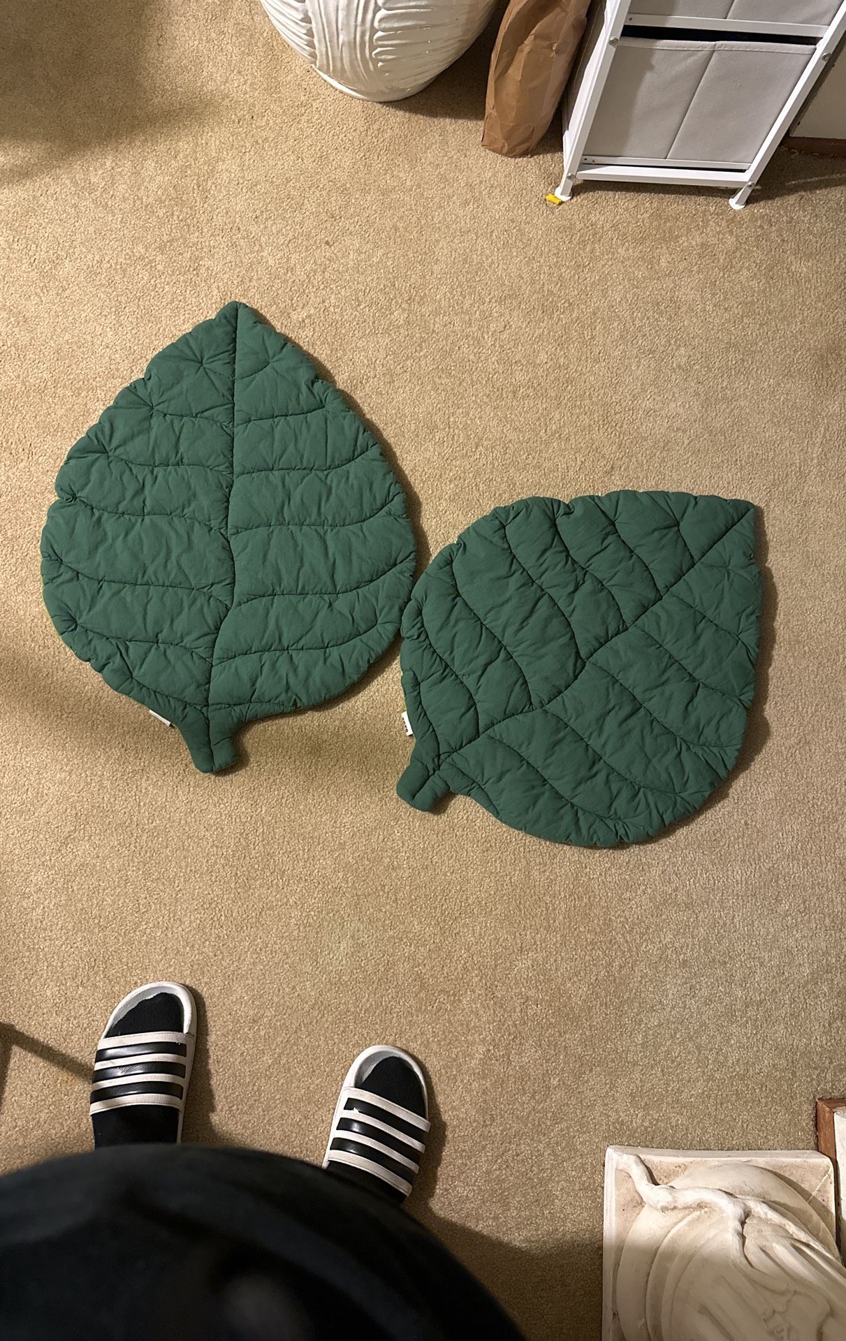 Cat Mats Shaped Like Leaves