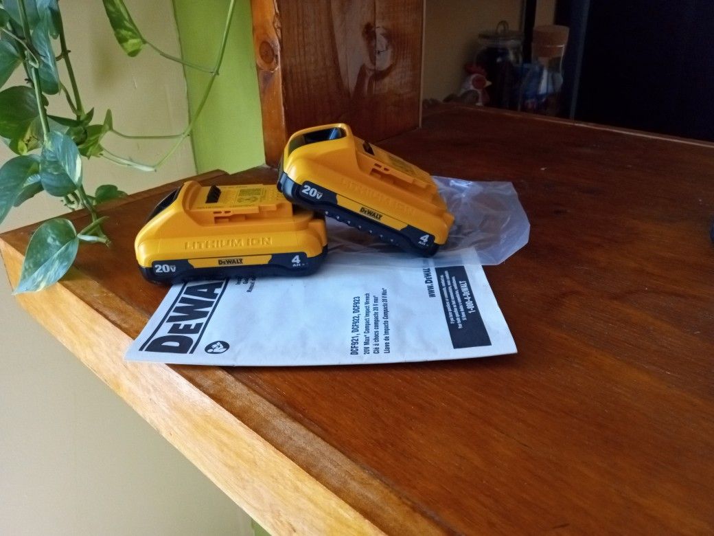 DeWalt. 20 V. New Batteries. 4.0 AH. X2