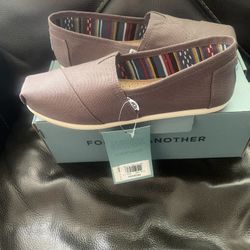 Toms Shoes Size 7.5