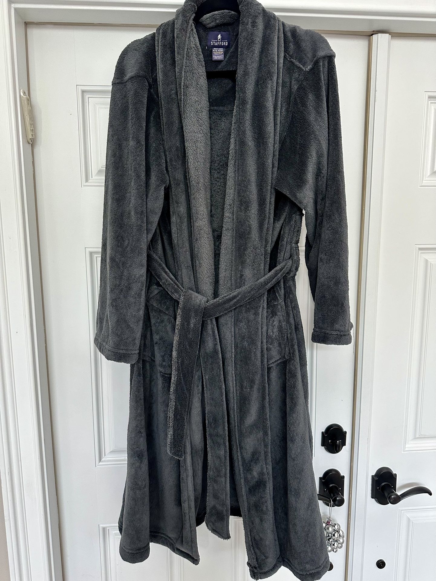 Very soft robe excellent condition